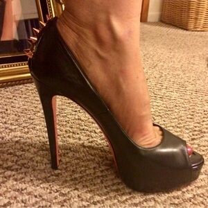 Ruthie Davis Black and Gold Peep-Toe Heels